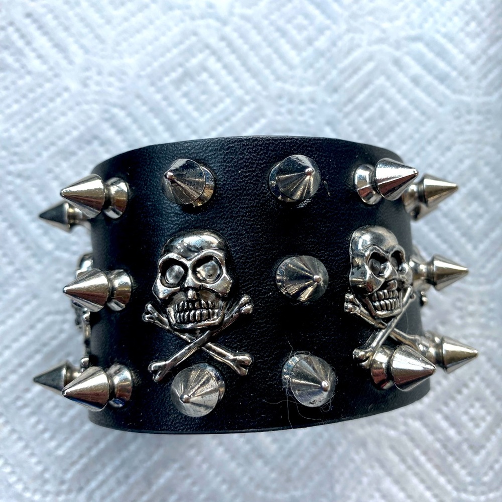 Bracelet skull and spikes biker style.  Snap adjustment for 2 size fit.